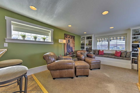 'The Loft On Center' Downtown Logan Apt. W/ Deck! - Bet 4u 3