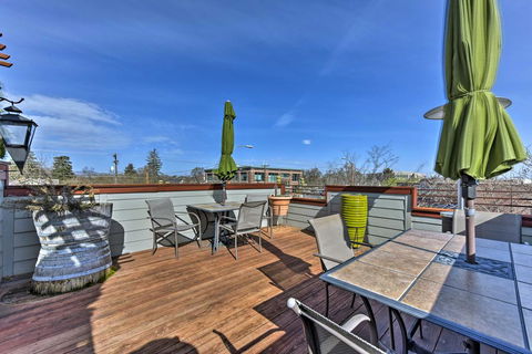 'The Loft On Center' Downtown Logan Apt. W/ Deck! - Bet 4u 0