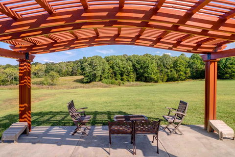 'The Retreat' Lewisburg Apartment On 130 Acres! - Click Find 1