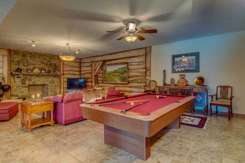 'The Retreat' Lewisburg Apartment On 130 Acres! - Click Find 2