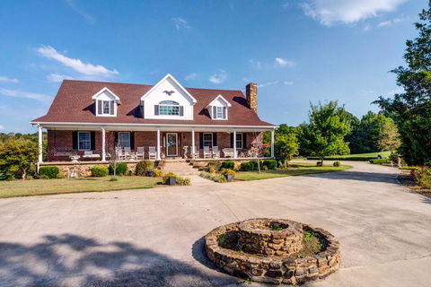'The Retreat' Lewisburg Apartment On 130 Acres! - Click Find 3