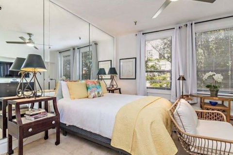 *Stylish Palm Beach Studio - Bridge Guide 0