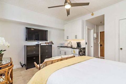 *Stylish Palm Beach Studio - Bridge Guide 1