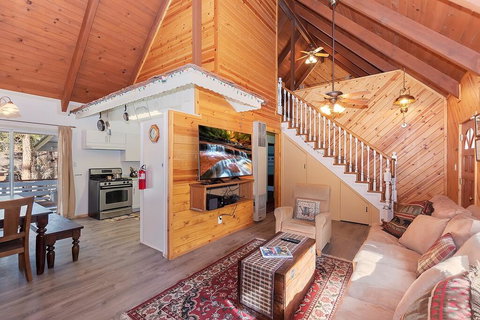 017 Mountain Bliss Cabin - Bet 4u 1