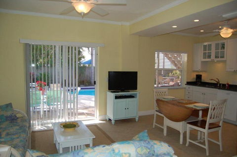 1 Bedroom Point Of Rocks Road-next To The Beach! - Click Find 1