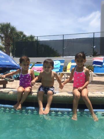 100 Now Open Beach Ft Lauderdale Located In Resort, Large Corner Unit Partial Ocean View - Bet 4u 3