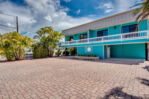 110 Bahia Via #2 - Upstairs Right - Bet 4u 2