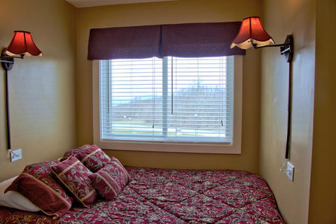 1303 - Platinum Ski Suite- 300 SF Sleeps 4 - Click Find 1