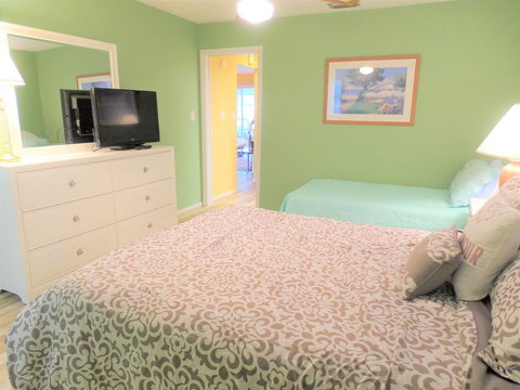 24 Vista Hermosa- Beautifully Remodeled!- 2 WEEK MINIMUM RENTAL - Bet 4u 3