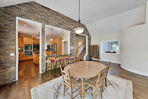 255SQUIR Home - Click Find 1