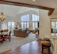 2Br Condo In The Seasons At Arrowhead- Vaulted Ceilings Condo