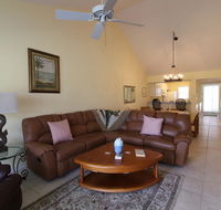 2nd FL 2 BR Unit condo with Vaulted Ceilings in Plantation Golf Club