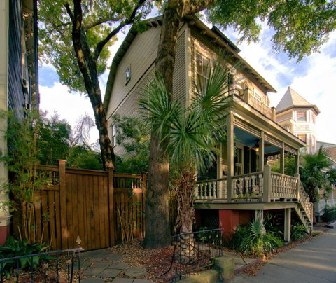 3 Bedroom Victorian Stunner On Forsyth Park - Bet 4u 2