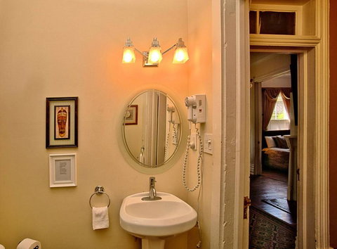 3 Bedroom Victorian Stunner On Forsyth Park - Bet 4u 3