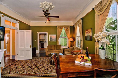 3 Bedroom Victorian Stunner On Forsyth Park - Bet 4u 0