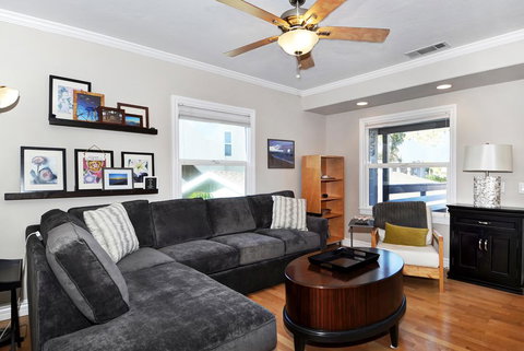 313 E Bay B 2 Bedroom Condo - Bet 4u 2