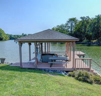 4 Bed 4 Bath Vacation home in Mineral