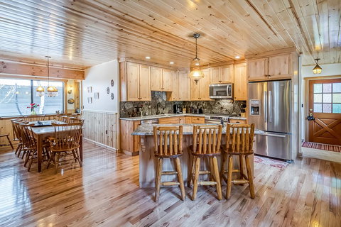 5 Bed 3 Bath Vacation Home In Shaver Lake - Bet 4u 3