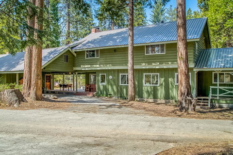 5 Bed 3 Bath Vacation Home In Shaver Lake - Bet 4u 0