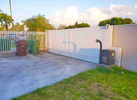 5 STARS-3 BEDROOM LUXURY HOME By Life Is Good Llc. - Click Find 1