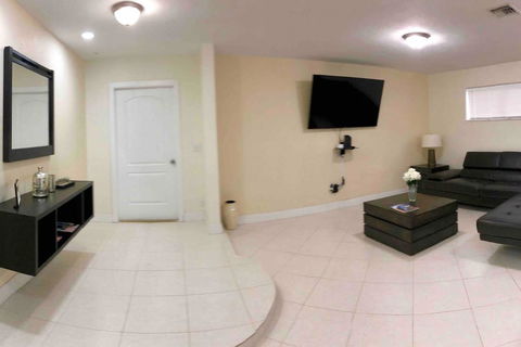 5 STARS-3 BEDROOM LUXURY HOME By Life Is Good Llc. - Click Find 3