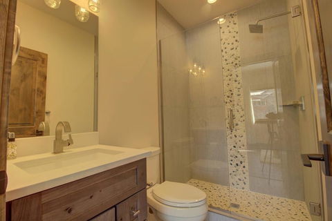 5th Ave Unit 2 Studio Townhouse - Bridge Guide 3