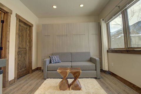 5th Ave Unit 2 Studio Townhouse - Bridge Guide 0