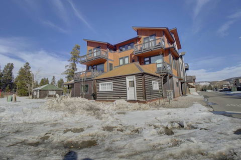 5th Ave Unit 2 Studio Townhouse - Bridge Guide 2