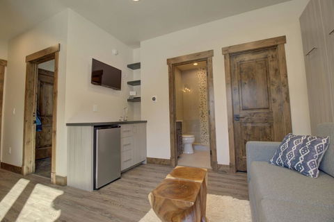 5th Ave Unit 2 Studio Townhouse - Bridge Guide 1