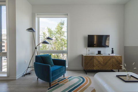 Abode XS House - Convention Center 2-Bedroom - Bridge Guide 0