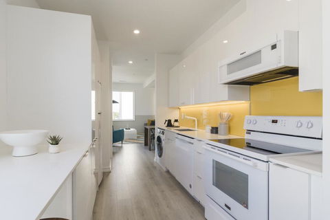 Abode XS House - Convention Center 2-Bedroom - Bridge Guide 2