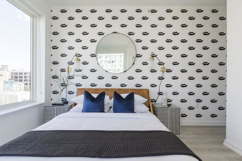 Abode XS House - Convention Center 2-Bedroom - Bridge Guide 1