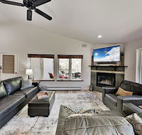 All-Suite Top-Floor Getaway with Private Garage townhouse