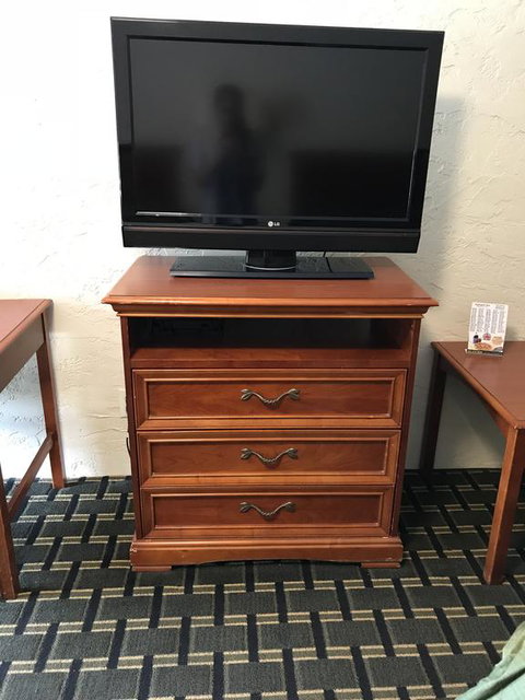 Applegate Inn - Click Find 1