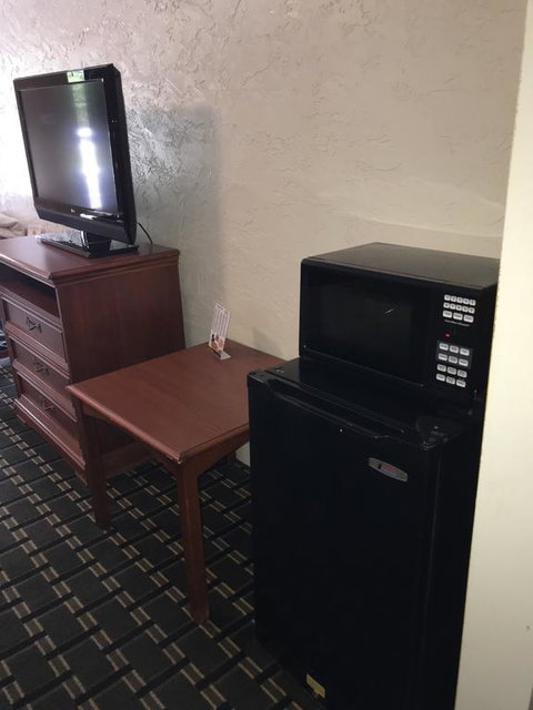 Applegate Inn - Click Find 2