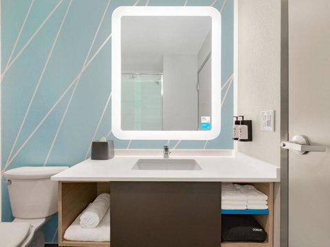 Avid Hotels - Sioux City - Downtown - Bridge Guide 1