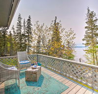 Bayfront Designer Home w/ DeckPrivate Beach