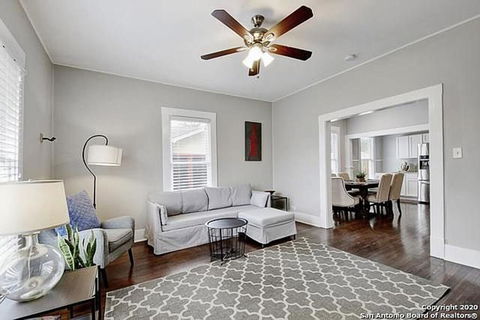 Beautiful Home In Historic Downtown San Antonio - Click Find 2