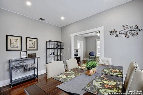 Beautiful Home In Historic Downtown San Antonio - Click Find 3