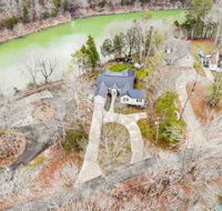 Blackbeards Lakefront Bungalow