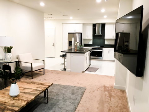 Brand New Condo With 5 Star Amenities - Bet 4u 0