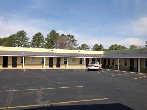 Budget Inn - Click Find 3