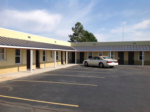 Budget Inn - Click Find 0