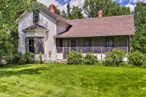 Cabin With Grill And Porch Near Yellowstone River! - Click Find 0