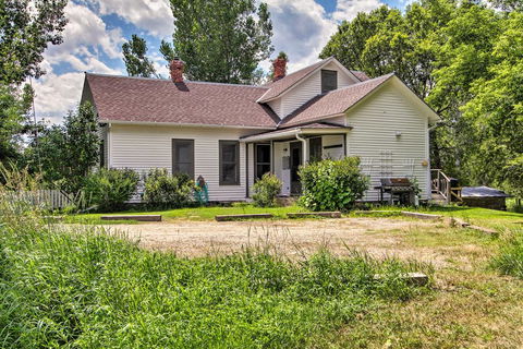 Cabin With Grill And Porch Near Yellowstone River! - Click Find 2