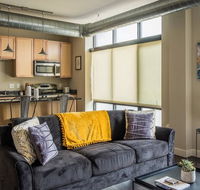 Calm and Bright 1BR Apt near Downtown