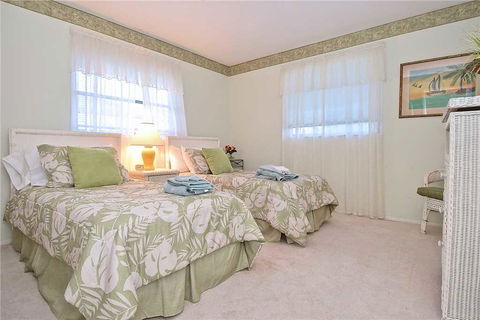 Cambridge House, 2 Bedrooms, Private Heated Pool, Lanai, Sleeps 6, WiFi - Click Find 1