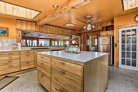 Cedar Lodge At Little Sand Lake With Sandy Beach! - Click Find 2