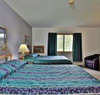 Cedarbrook Hotel Room w/2 Doubles 118