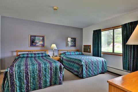 Cedarbrook Hotel Room W/2 Doubles 218 - Bet 4u 1